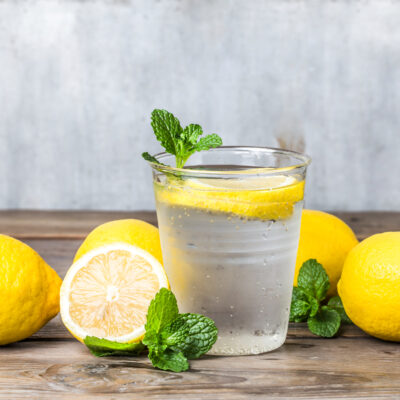 Citron vitaminer: 5 fordele ved at drikke vand med citron